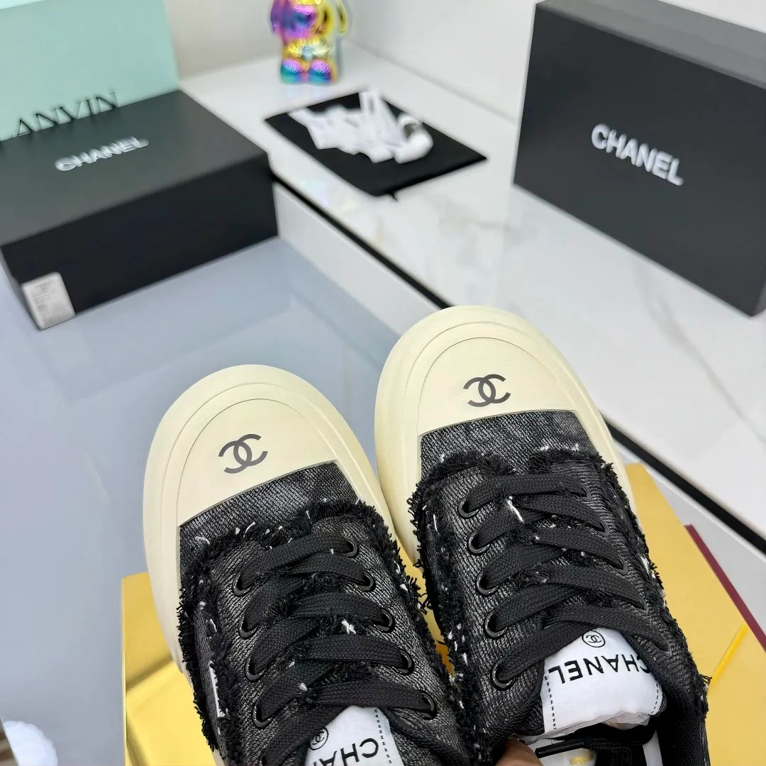 👟👟Ex-factory price 600👟👟 Chanel bread shoes ~ original calfskin panda shoes Chanel 25C latest hot style panda black and white sports shoes casual sneakers Xiaoxiang hot item classic black and white panda color coco girls must pay Fabric: original custom mixed sheepskin lining: original imported breathable mesh lining outsole: Original molded rubber + TPU combination Size: Women's 35-41 Buy now👉